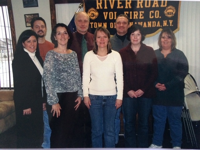 Tonawanda Clean Air members meet with Lois Gibbs (second from left, front row), Jackie James Creedon (center, front row)
Image courtesy of Citizen Science Community Resources
