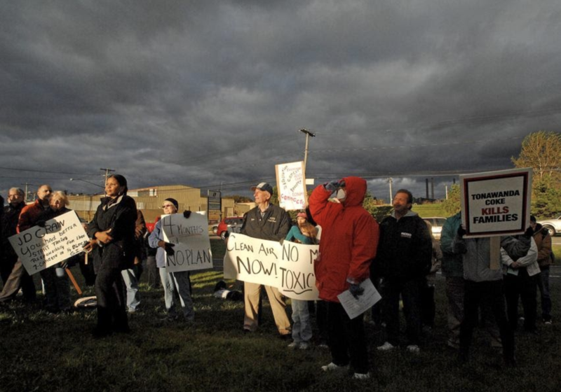 Tonawanda’s Clean Air members hold a protest outside the gates of Tonawanda Coke, October 2009
Image courtesy of Citizen Science Community Resources
